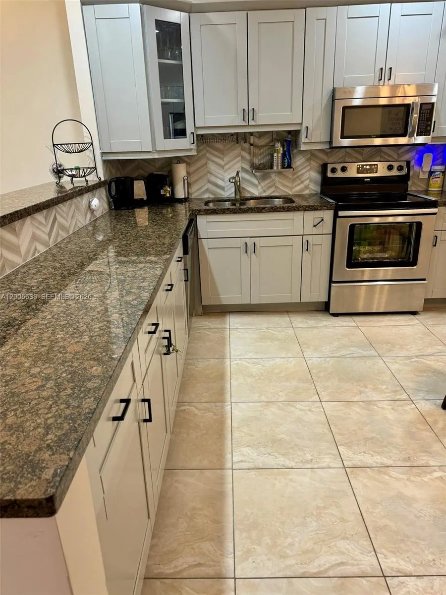 3725 S Ocean Dr L12, Hollywood, Florida 33019, Hollywood, Florida 33019, 1 Bedroom Bedrooms, ,1 BathroomBathrooms,Residential Lease,For Rent,3725 S Ocean Dr L12, Hollywood, Florida 33019,A12005638