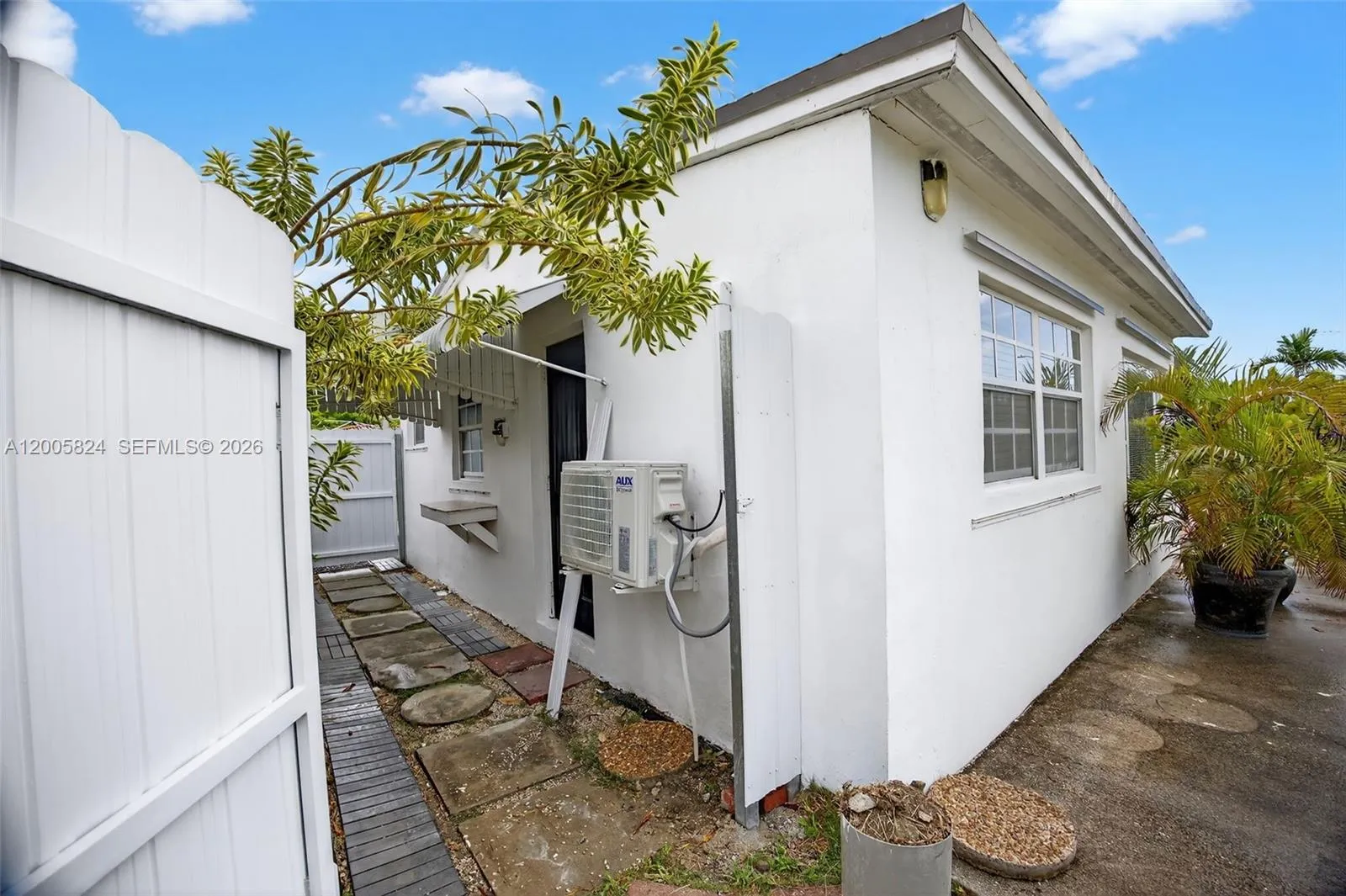 7941 Sw 37th Ter Studio, Miami, Florida 33155, Miami, Florida 33155, ,1 BathroomBathrooms,Residential Lease,For Rent,7941 Sw 37th Ter Studio, Miami, Florida 33155,A12005824