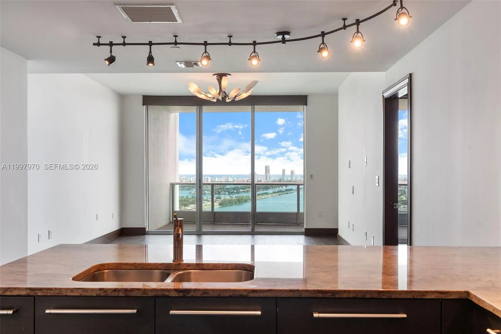 900 Biscayne Blvd 3502, Miami, Florida 33132, Miami, Florida 33132, 2 Bedrooms Bedrooms, ,3 BathroomsBathrooms,Residential,For Sale,900 Biscayne Blvd 3502, Miami, Florida 33132,A11997970