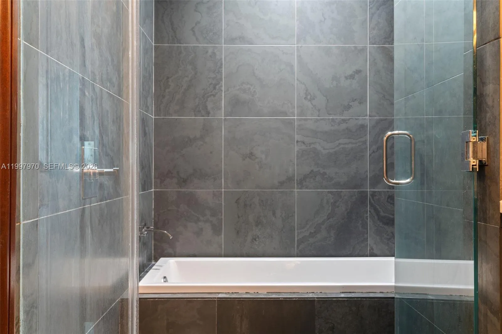 900 Biscayne Blvd 3502, Miami, Florida 33132, Miami, Florida 33132, 2 Bedrooms Bedrooms, ,3 BathroomsBathrooms,Residential,For Sale,900 Biscayne Blvd 3502, Miami, Florida 33132,A11997970