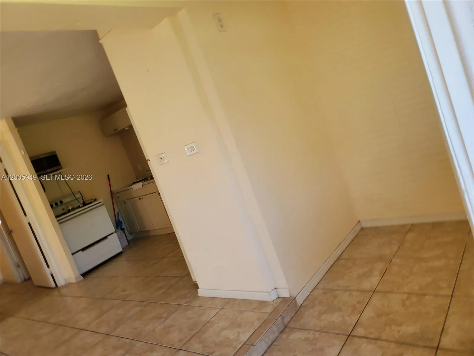 2114 Mckinley St Rear A, Hollywood, Florida 33020, Hollywood, Florida 33020, 1 Bedroom Bedrooms, ,1 BathroomBathrooms,Residential Lease,For Rent,2114 Mckinley St Rear A, Hollywood, Florida 33020,A12005949
