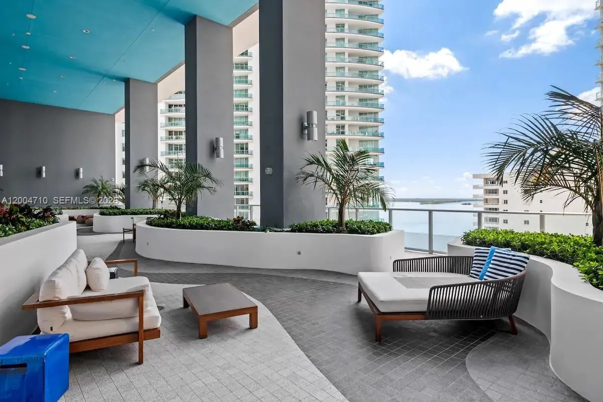 1300 Brickell Bay Dr 706, Miami, Florida 33131, Miami, Florida 33131, 1 Bedroom Bedrooms, ,1 BathroomBathrooms,Residential Lease,For Rent,1300 Brickell Bay Dr 706, Miami, Florida 33131,A12004710
