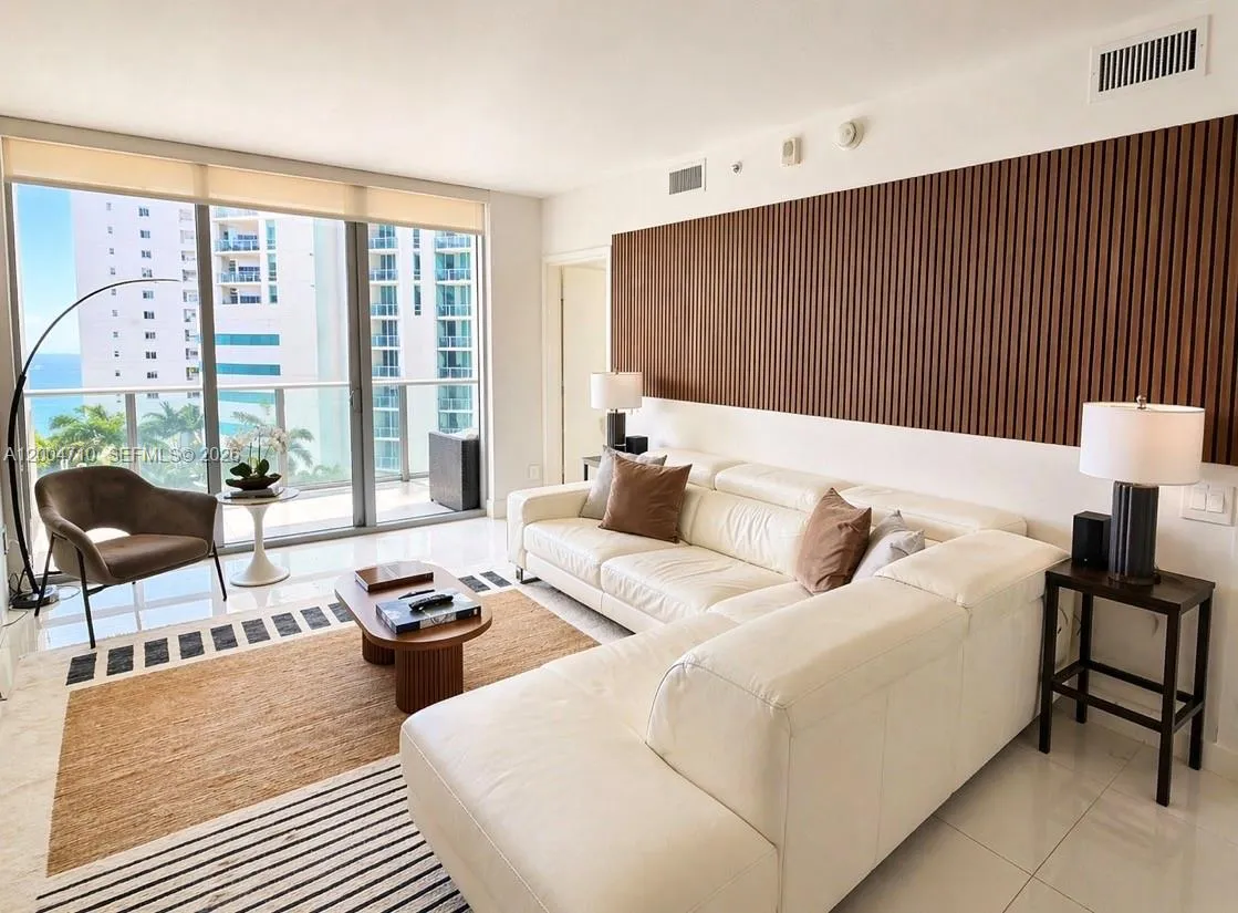 1300 Brickell Bay Dr 706, Miami, Florida 33131, Miami, Florida 33131, 1 Bedroom Bedrooms, ,1 BathroomBathrooms,Residential Lease,For Rent,1300 Brickell Bay Dr 706, Miami, Florida 33131,A12004710