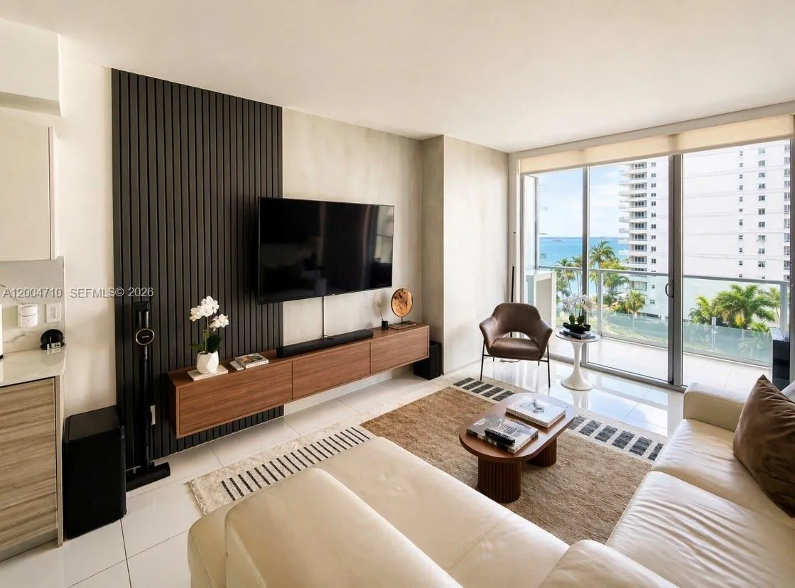 1300 Brickell Bay Dr 706, Miami, Florida 33131, Miami, Florida 33131, 1 Bedroom Bedrooms, ,1 BathroomBathrooms,Residential Lease,For Rent,1300 Brickell Bay Dr 706, Miami, Florida 33131,A12004710