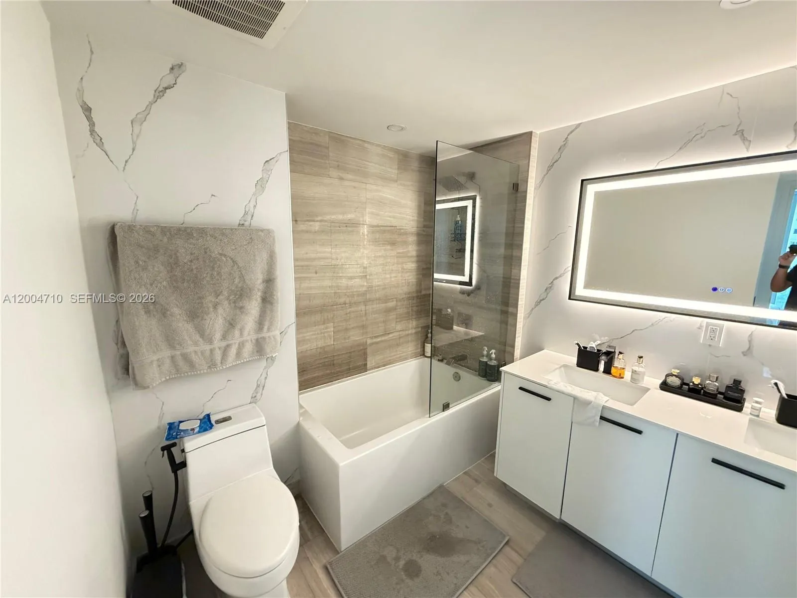 1300 Brickell Bay Dr 706, Miami, Florida 33131, Miami, Florida 33131, 1 Bedroom Bedrooms, ,1 BathroomBathrooms,Residential Lease,For Rent,1300 Brickell Bay Dr 706, Miami, Florida 33131,A12004710