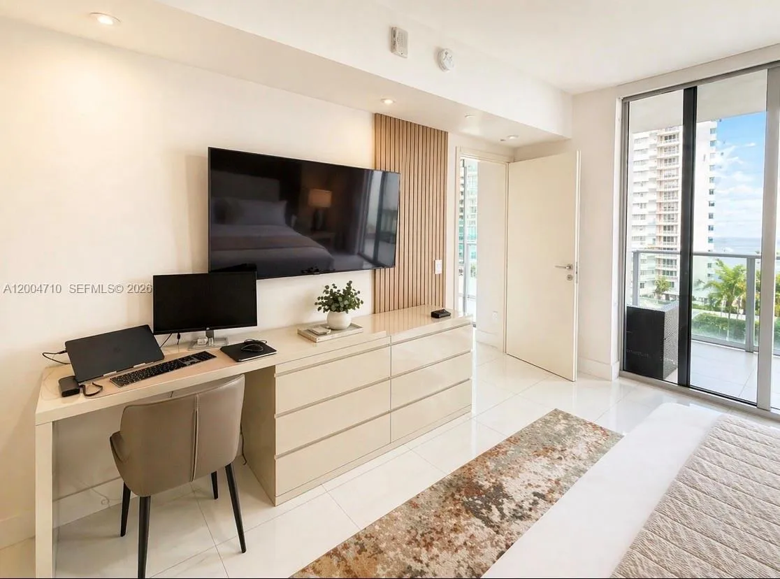 1300 Brickell Bay Dr 706, Miami, Florida 33131, Miami, Florida 33131, 1 Bedroom Bedrooms, ,1 BathroomBathrooms,Residential Lease,For Rent,1300 Brickell Bay Dr 706, Miami, Florida 33131,A12004710