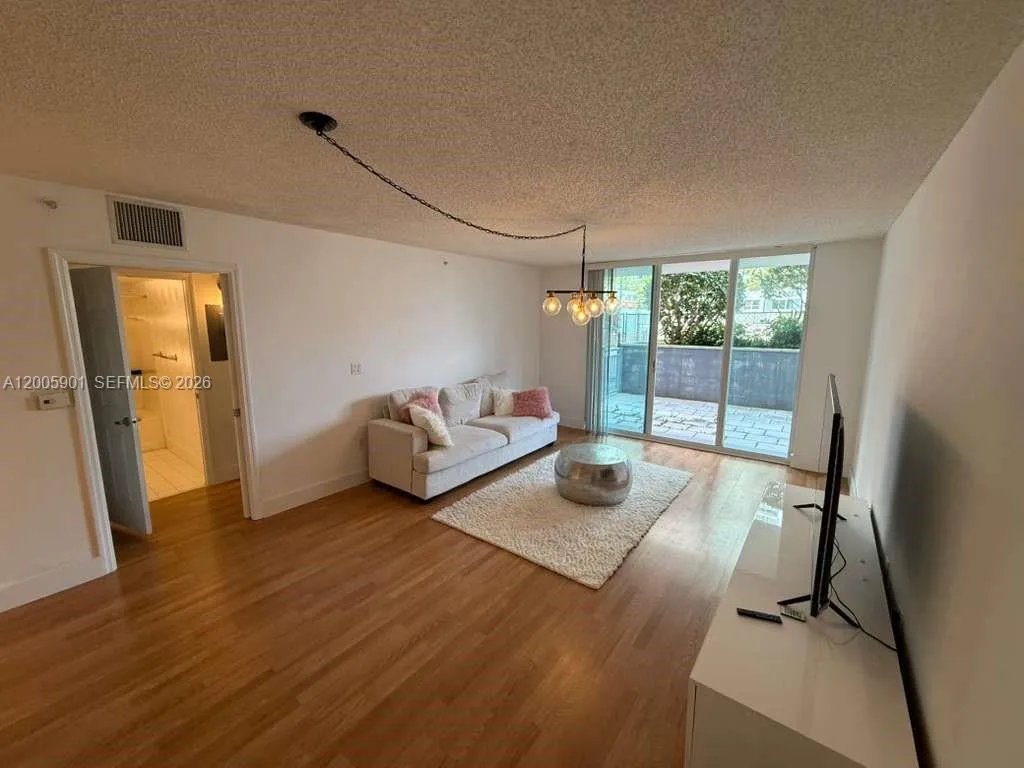 1155 Brickell Bay Dr 606, Miami, Florida 33131, Miami, Florida 33131, 1 Bedroom Bedrooms, ,1 BathroomBathrooms,Residential Lease,For Rent,1155 Brickell Bay Dr 606, Miami, Florida 33131,A12005901