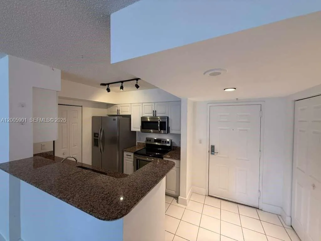 1155 Brickell Bay Dr 606, Miami, Florida 33131, Miami, Florida 33131, 1 Bedroom Bedrooms, ,1 BathroomBathrooms,Residential Lease,For Rent,1155 Brickell Bay Dr 606, Miami, Florida 33131,A12005901