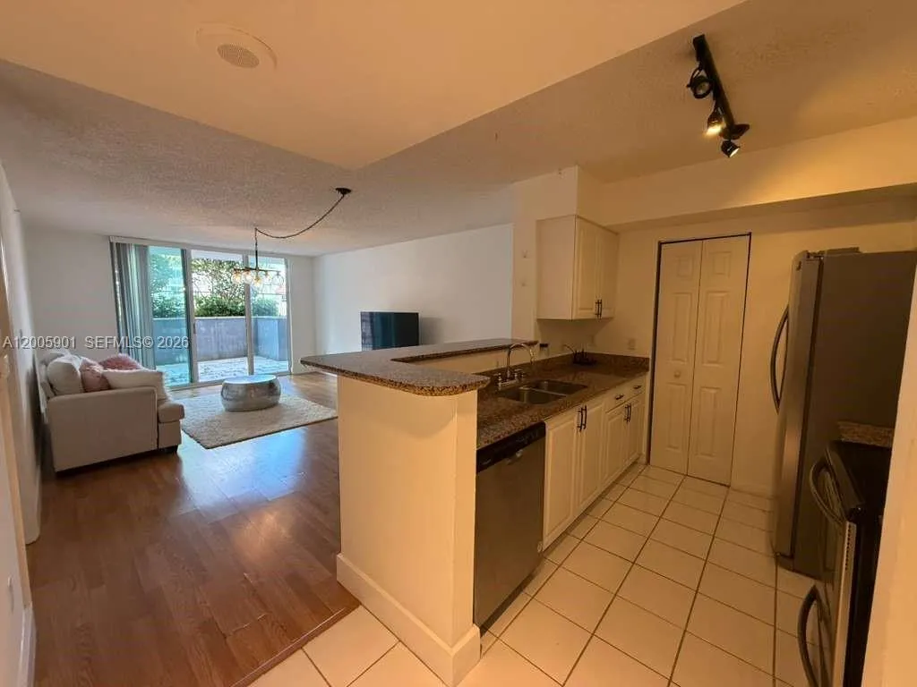 1155 Brickell Bay Dr 606, Miami, Florida 33131, Miami, Florida 33131, 1 Bedroom Bedrooms, ,1 BathroomBathrooms,Residential Lease,For Rent,1155 Brickell Bay Dr 606, Miami, Florida 33131,A12005901
