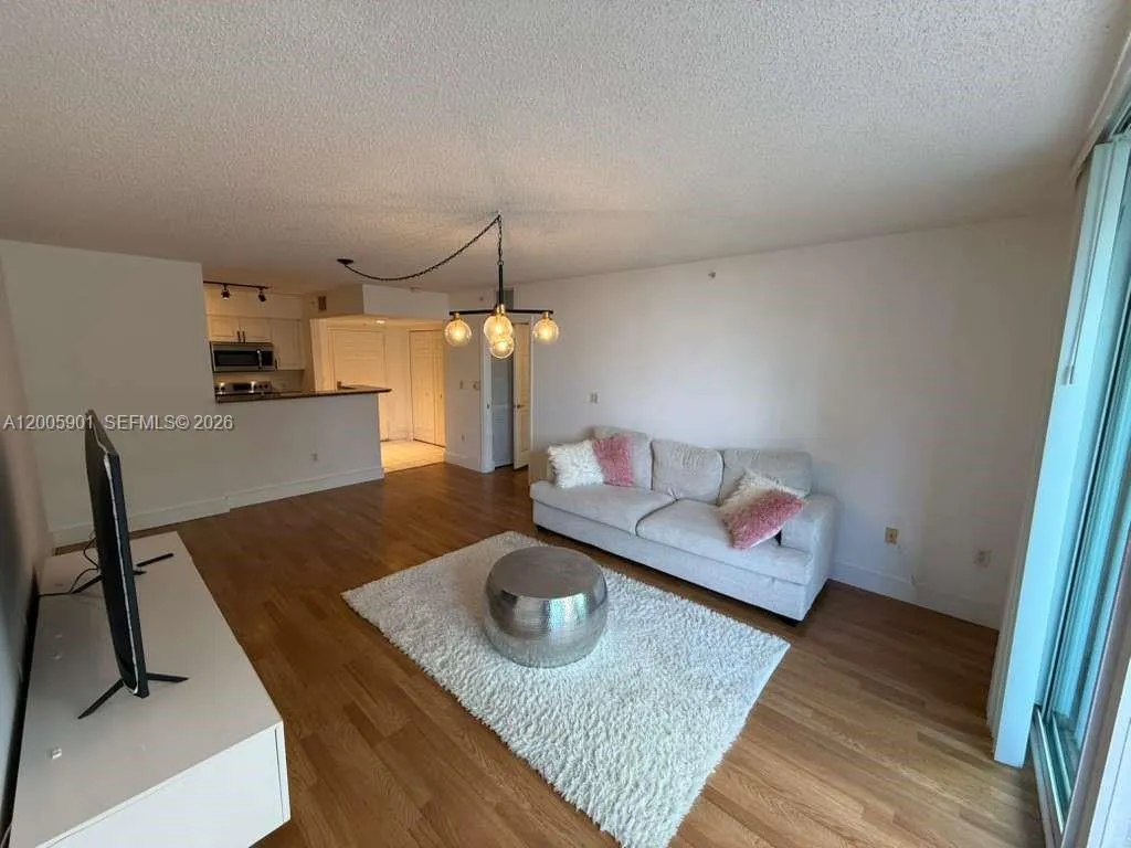 1155 Brickell Bay Dr 606, Miami, Florida 33131, Miami, Florida 33131, 1 Bedroom Bedrooms, ,1 BathroomBathrooms,Residential Lease,For Rent,1155 Brickell Bay Dr 606, Miami, Florida 33131,A12005901