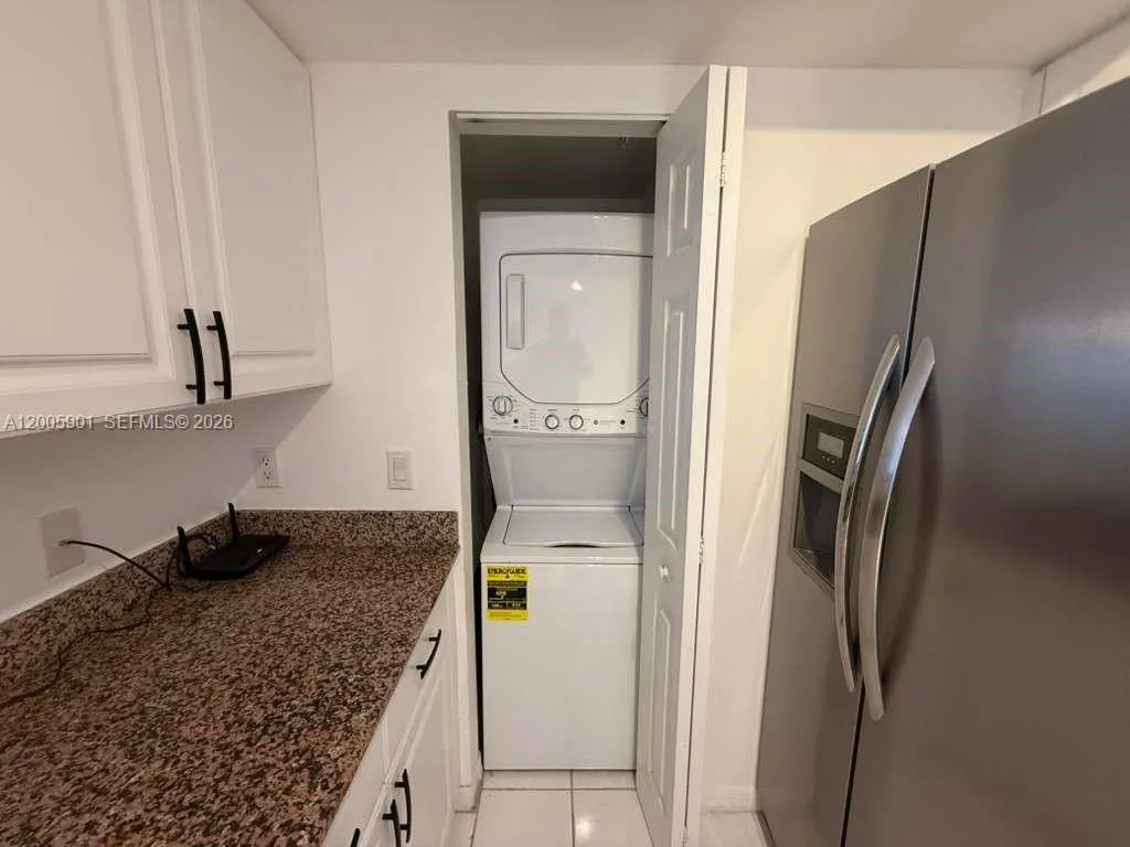 1155 Brickell Bay Dr 606, Miami, Florida 33131, Miami, Florida 33131, 1 Bedroom Bedrooms, ,1 BathroomBathrooms,Residential Lease,For Rent,1155 Brickell Bay Dr 606, Miami, Florida 33131,A12005901