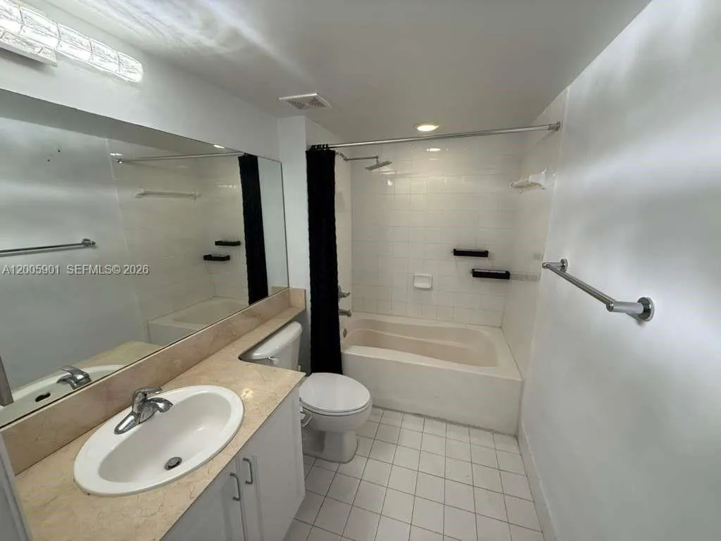 1155 Brickell Bay Dr 606, Miami, Florida 33131, Miami, Florida 33131, 1 Bedroom Bedrooms, ,1 BathroomBathrooms,Residential Lease,For Rent,1155 Brickell Bay Dr 606, Miami, Florida 33131,A12005901