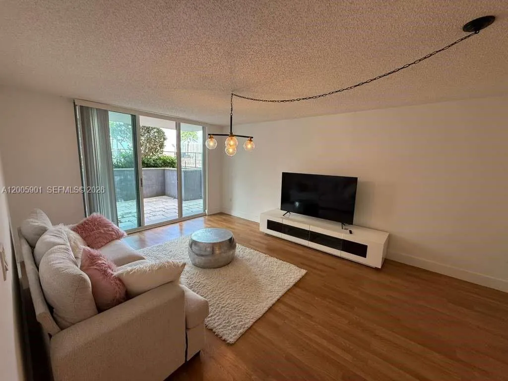 1155 Brickell Bay Dr 606, Miami, Florida 33131, Miami, Florida 33131, 1 Bedroom Bedrooms, ,1 BathroomBathrooms,Residential Lease,For Rent,1155 Brickell Bay Dr 606, Miami, Florida 33131,A12005901