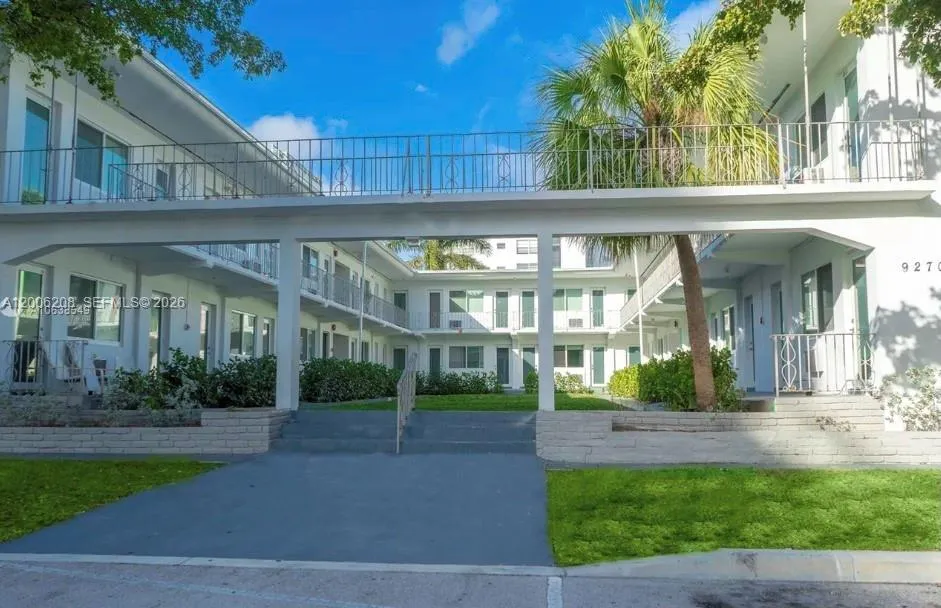 9270 E Bay Harbor Dr 3a, Bay Harbor Islands, Flori, Bay Harbor Islands, Florida 33154, 1 Bedroom Bedrooms, ,1 BathroomBathrooms,Residential Lease,For Rent,9270 E Bay Harbor Dr 3a, Bay Harbor Islands, Flori,A12006208