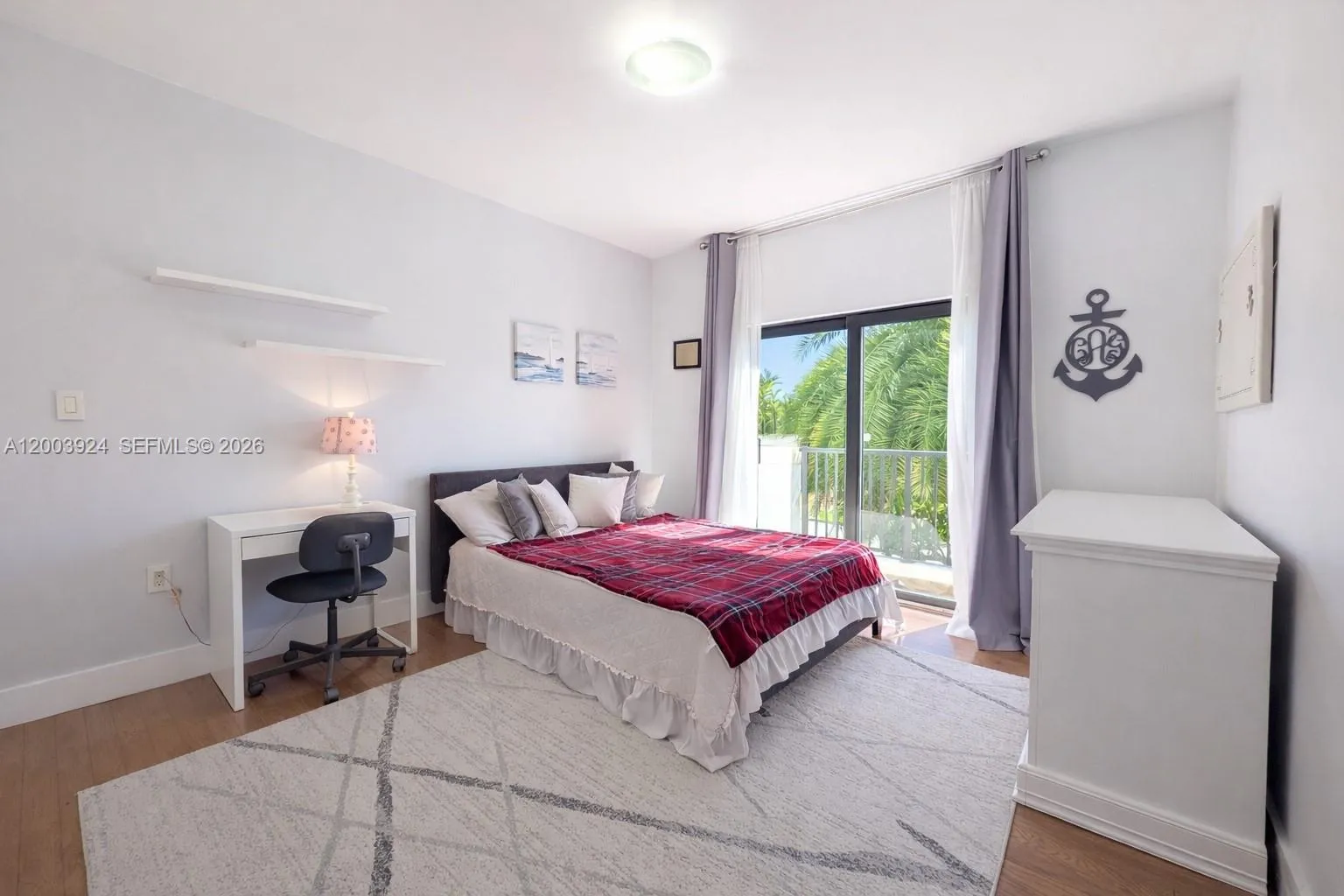 second floor bedroom with ensuite bathroom, large built-in closet and floor-to-ceiling glass door to a small terrace facing a mature palm tree and front yard.