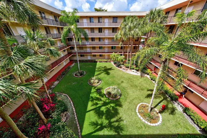 Courtyard-001-003-4000x2664