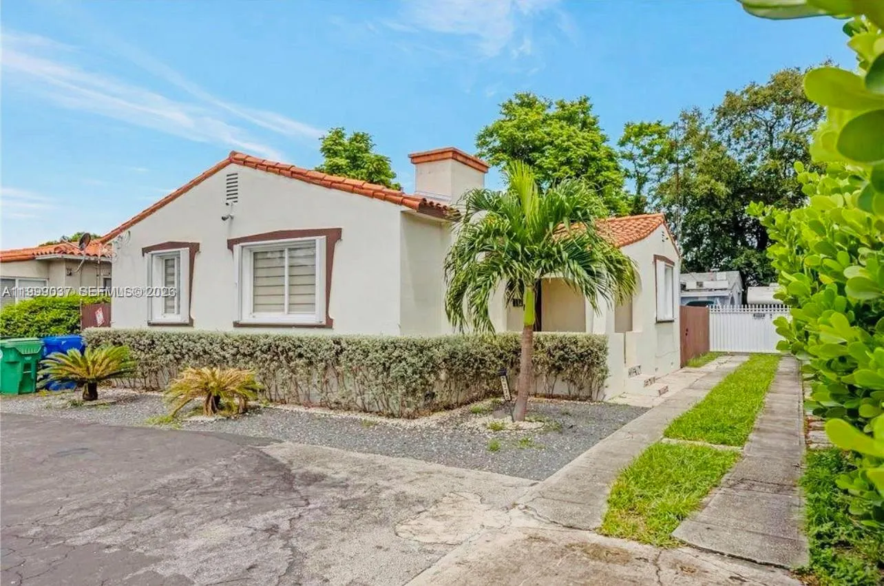 2775 Sw 1st St, Miami, Florida 33135, Miami, Florida 33135, 3 Bedrooms Bedrooms, ,2 BathroomsBathrooms,Residential,For Sale,2775 Sw 1st St, Miami, Florida 33135,A11999037