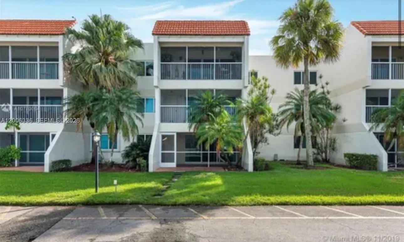 100 Lakeview Dr 112, Weston, Florida 33326, Weston, Florida 33326, 2 Bedrooms Bedrooms, ,2 BathroomsBathrooms,Residential,For Sale,100 Lakeview Dr 112, Weston, Florida 33326,A12006336