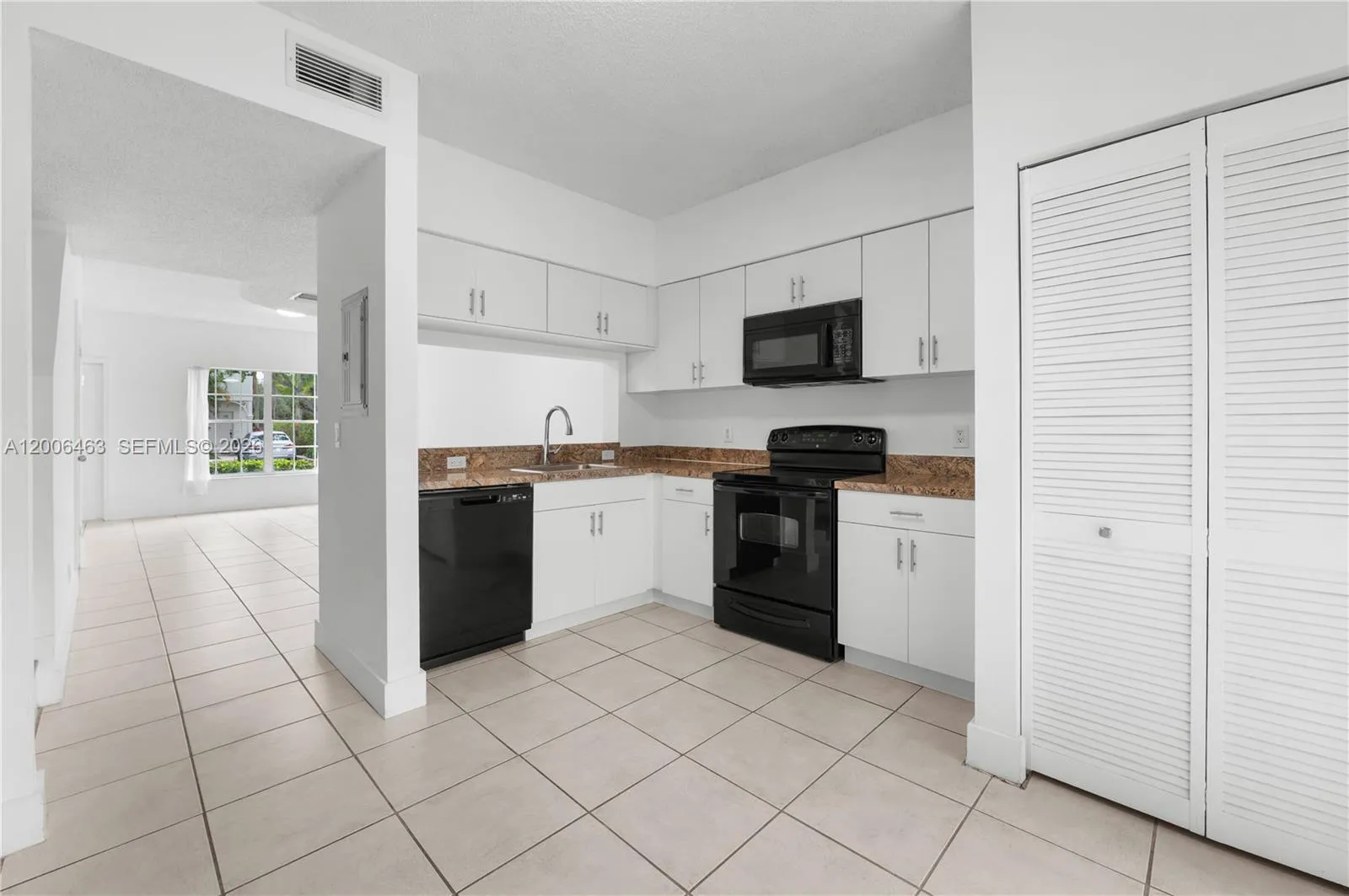40 Simonton Cir 40, Weston, Florida 33326, Weston, Florida 33326, 2 Bedrooms Bedrooms, ,1 BathroomBathrooms,Residential,For Sale,40 Simonton Cir 40, Weston, Florida 33326,A12006463