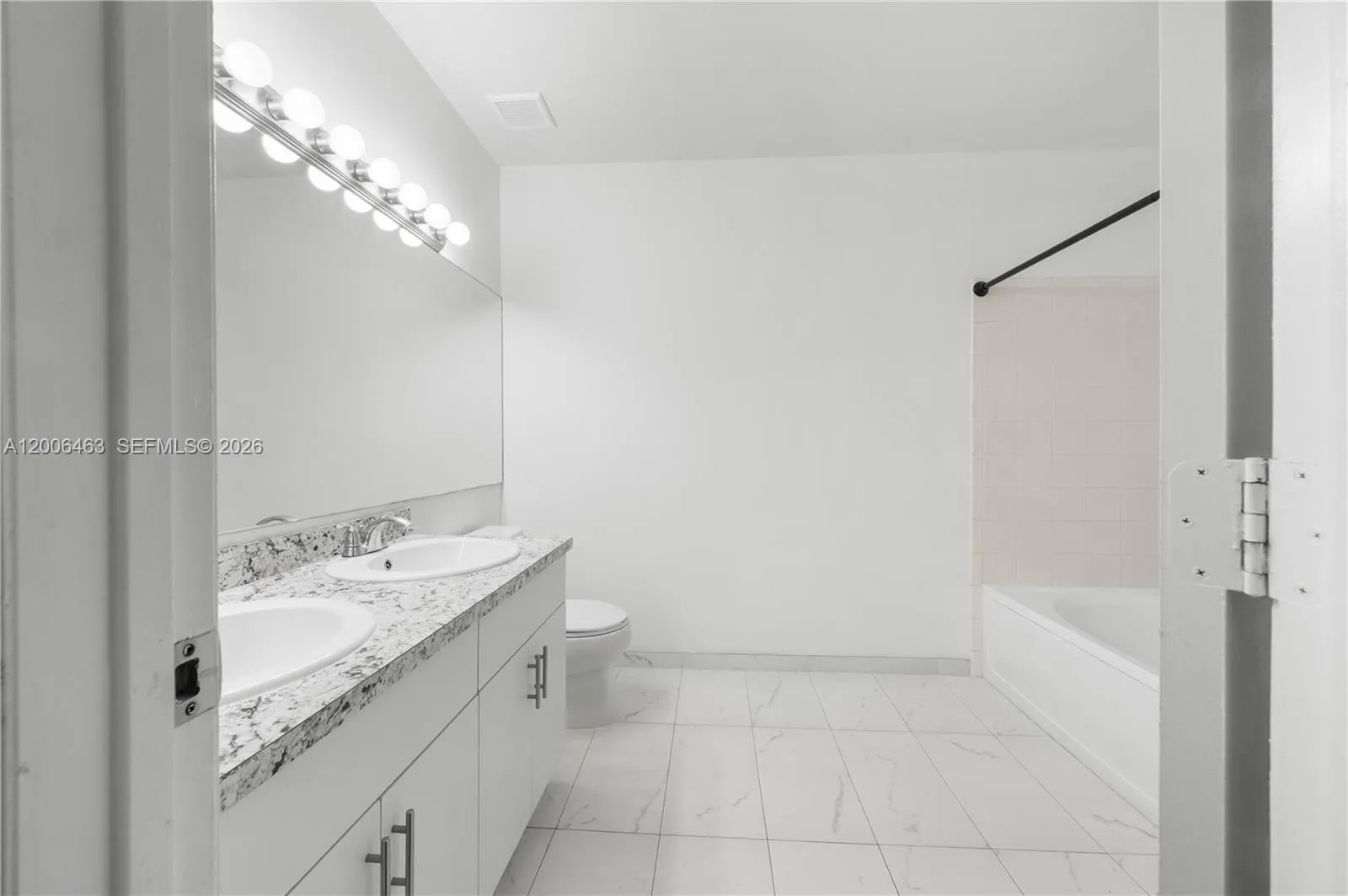 40 Simonton Cir 40, Weston, Florida 33326, Weston, Florida 33326, 2 Bedrooms Bedrooms, ,1 BathroomBathrooms,Residential,For Sale,40 Simonton Cir 40, Weston, Florida 33326,A12006463