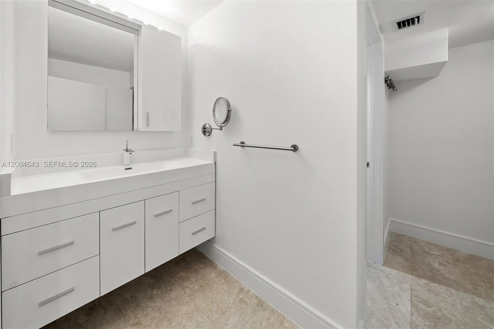 600 Grapetree Dr 3bs, Key Biscayne, Florida 33149, Key Biscayne, Florida 33149, 3 Bedrooms Bedrooms, ,3 BathroomsBathrooms,Residential Lease,For Rent,600 Grapetree Dr 3bs, Key Biscayne, Florida 33149,A12004643