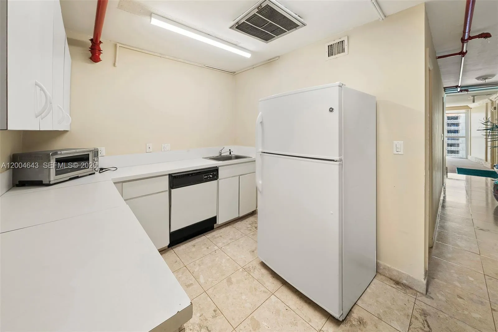 600 Grapetree Dr 3bs, Key Biscayne, Florida 33149, Key Biscayne, Florida 33149, 3 Bedrooms Bedrooms, ,3 BathroomsBathrooms,Residential Lease,For Rent,600 Grapetree Dr 3bs, Key Biscayne, Florida 33149,A12004643