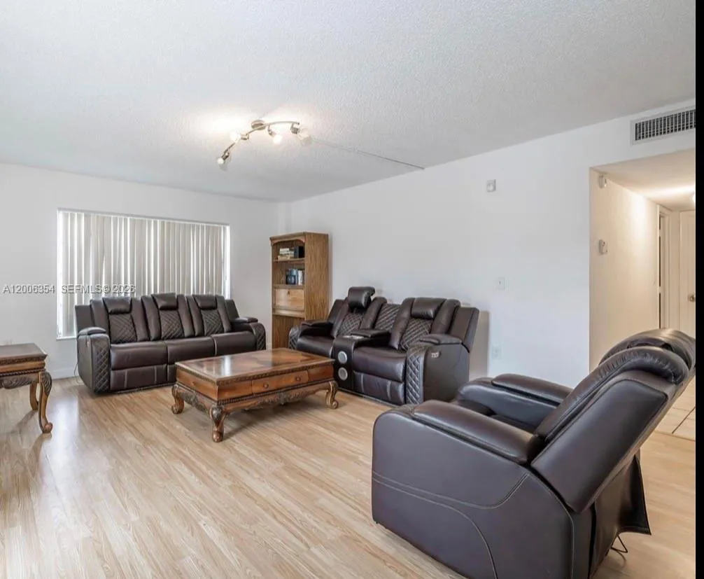 4174 Inverrary Dr 202, Lauderhill, Florida 33319, Lauderhill, Florida 33319, 2 Bedrooms Bedrooms, ,2 BathroomsBathrooms,Residential,For Sale,4174 Inverrary Dr 202, Lauderhill, Florida 33319,A12006354