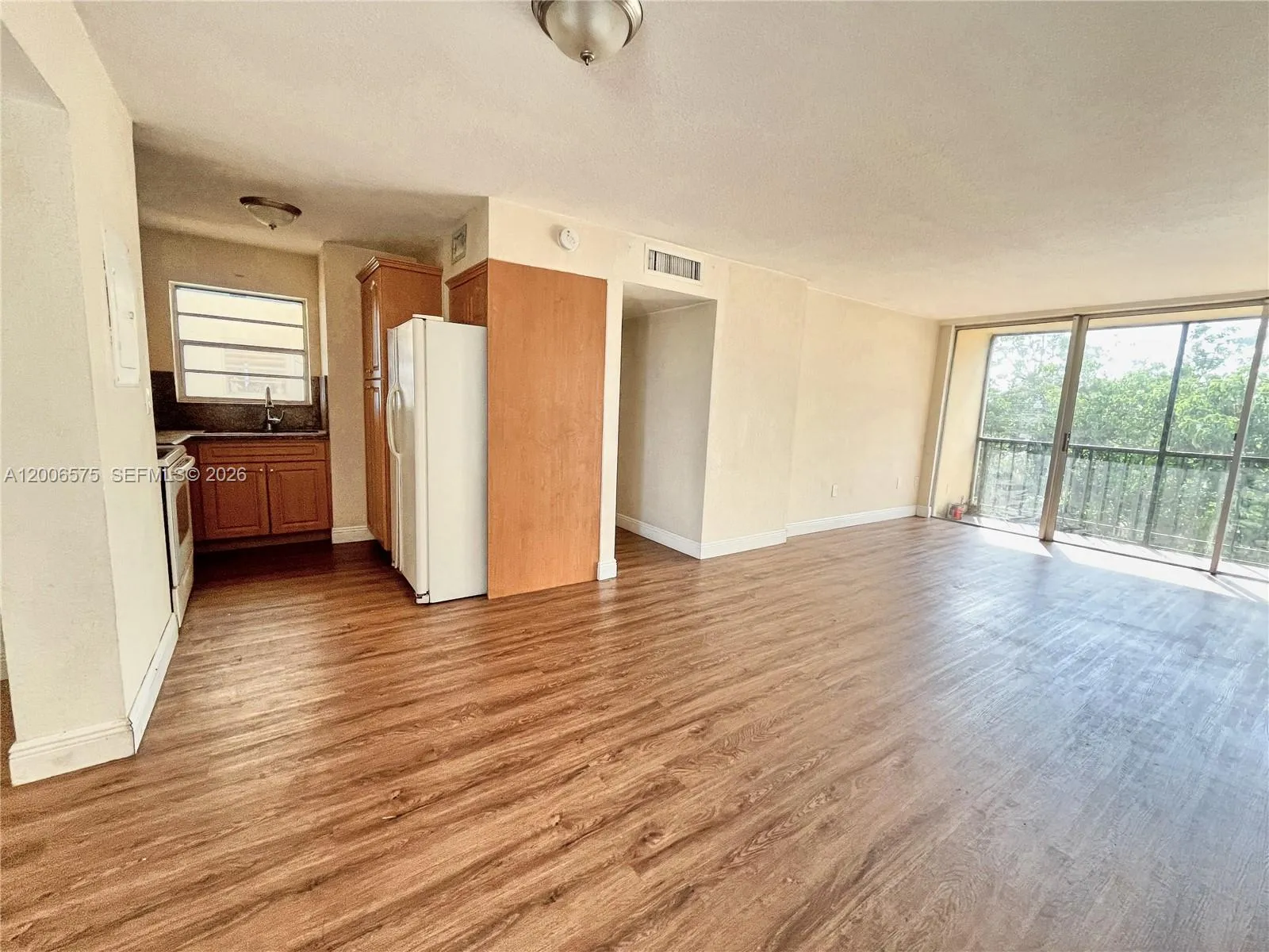 8870 Fontainebleau Blvd 409, Hialeah, Florida 3317, Miami, Florida 33172, 2 Bedrooms Bedrooms, ,1 BathroomBathrooms,Residential Lease,For Rent,8870 Fontainebleau Blvd 409, Hialeah, Florida 3317,A12006575