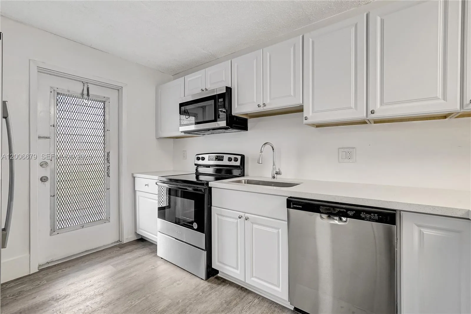 4800 Hillcrest Ln 207, Hollywood, Florida 33021, Hollywood, Florida 33021, 2 Bedrooms Bedrooms, ,2 BathroomsBathrooms,Residential,For Sale,4800 Hillcrest Ln 207, Hollywood, Florida 33021,A12006679