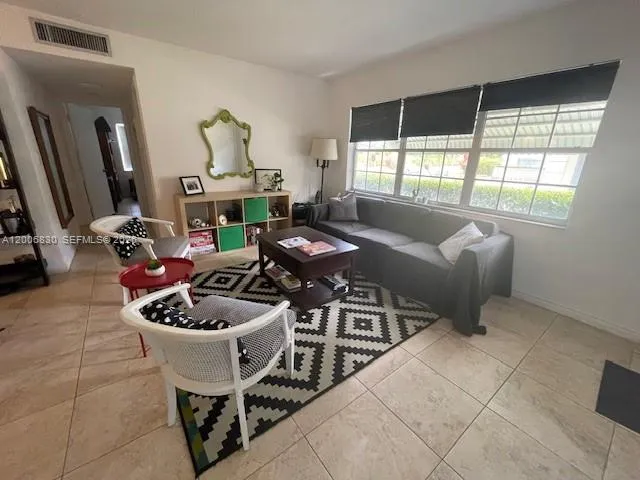 1560 Mckinley St 101w, Hollywood, Florida 33020, Hollywood, Florida 33020, 2 Bedrooms Bedrooms, ,2 BathroomsBathrooms,Residential Lease,For Rent,1560 Mckinley St 101w, Hollywood, Florida 33020,A12006830