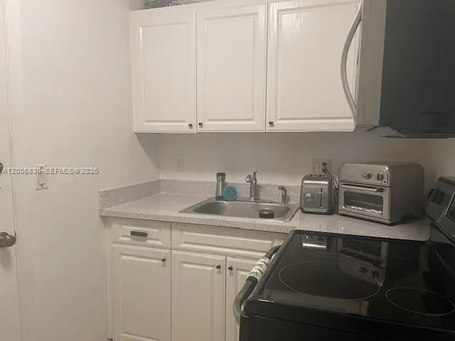 1560 Mckinley St 101w, Hollywood, Florida 33020, Hollywood, Florida 33020, 2 Bedrooms Bedrooms, ,2 BathroomsBathrooms,Residential Lease,For Rent,1560 Mckinley St 101w, Hollywood, Florida 33020,A12006830