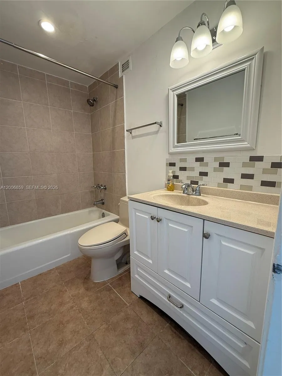 400 Kings Point Dr 608, Sunny Isles Beach, Florida, Sunny Isles Beach, Florida 33160, 1 Bedroom Bedrooms, ,1 BathroomBathrooms,Residential,For Sale,400 Kings Point Dr 608, Sunny Isles Beach, Florida,A12006859