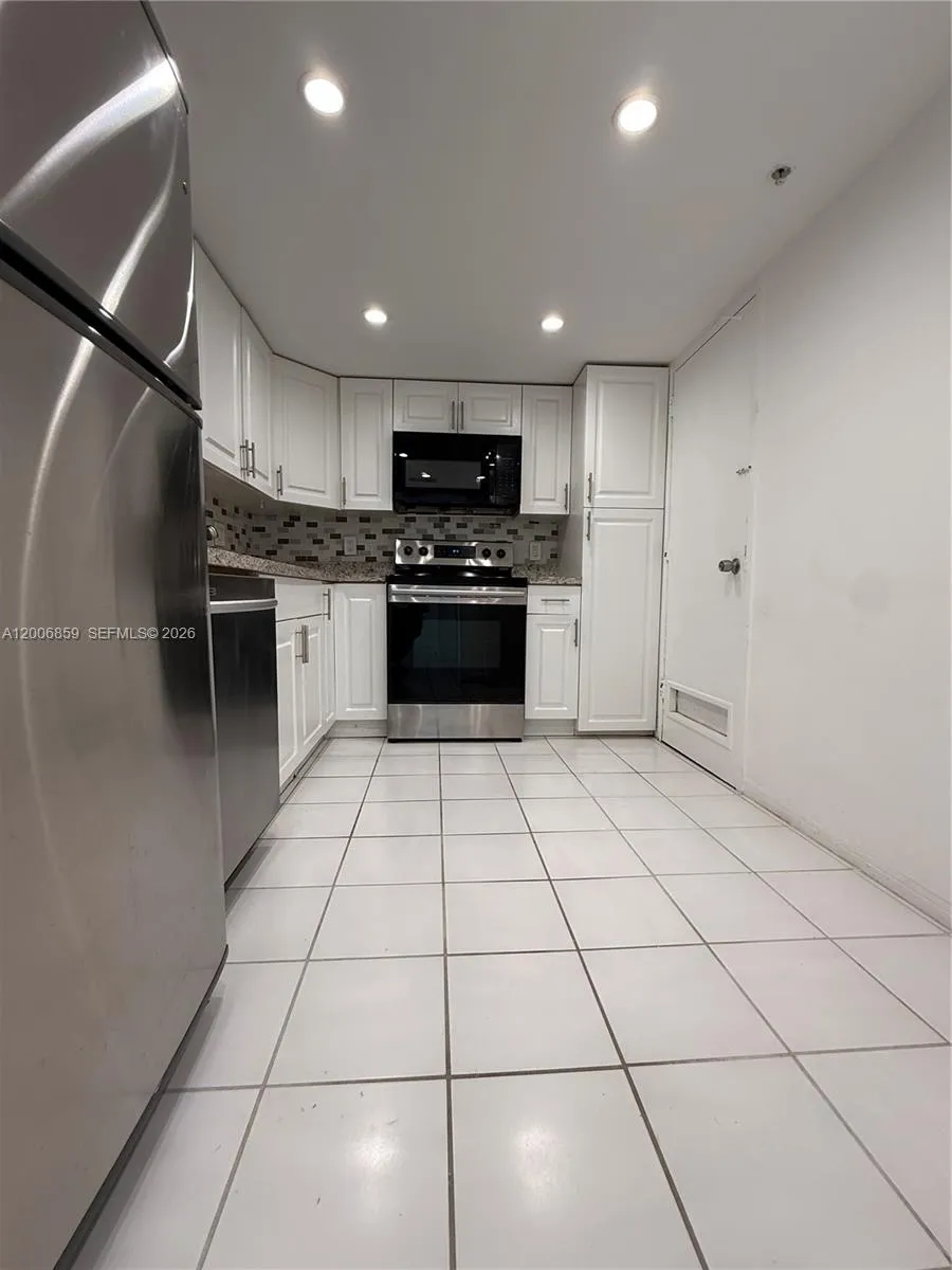400 Kings Point Dr 608, Sunny Isles Beach, Florida, Sunny Isles Beach, Florida 33160, 1 Bedroom Bedrooms, ,1 BathroomBathrooms,Residential,For Sale,400 Kings Point Dr 608, Sunny Isles Beach, Florida,A12006859
