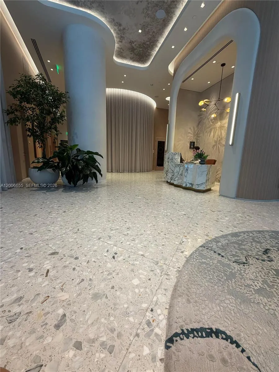 77 Se 5 Street 1904, Miami, Florida 33131, Miami, Florida 33131, ,1 BathroomBathrooms,Residential Lease,For Rent,77 Se 5 Street 1904, Miami, Florida 33131,A12006655