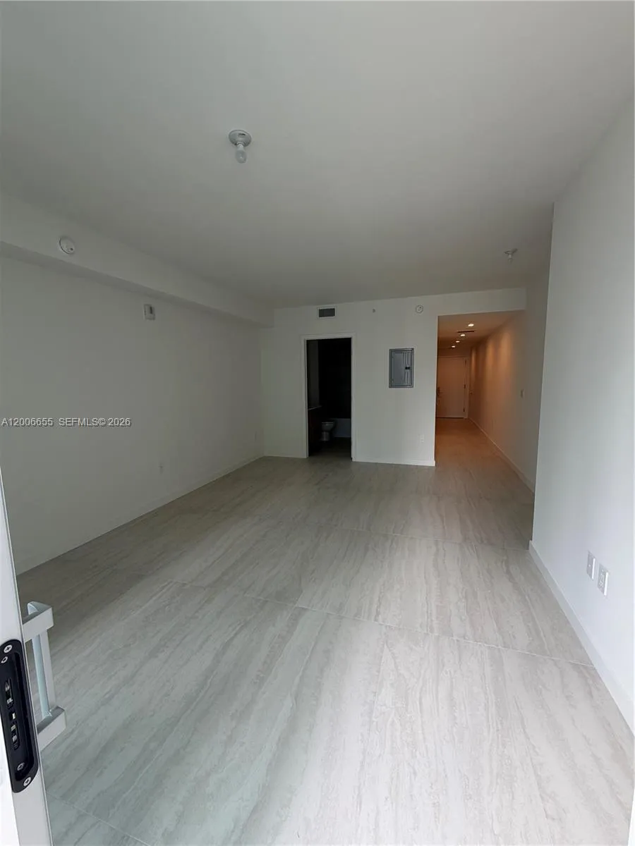 77 Se 5 Street 1904, Miami, Florida 33131, Miami, Florida 33131, ,1 BathroomBathrooms,Residential Lease,For Rent,77 Se 5 Street 1904, Miami, Florida 33131,A12006655