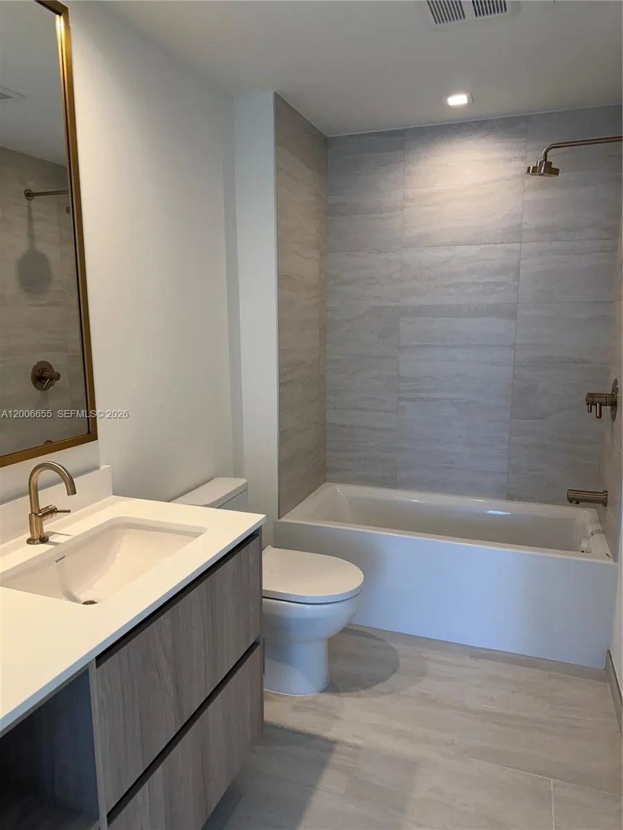 77 Se 5 Street 1904, Miami, Florida 33131, Miami, Florida 33131, ,1 BathroomBathrooms,Residential Lease,For Rent,77 Se 5 Street 1904, Miami, Florida 33131,A12006655