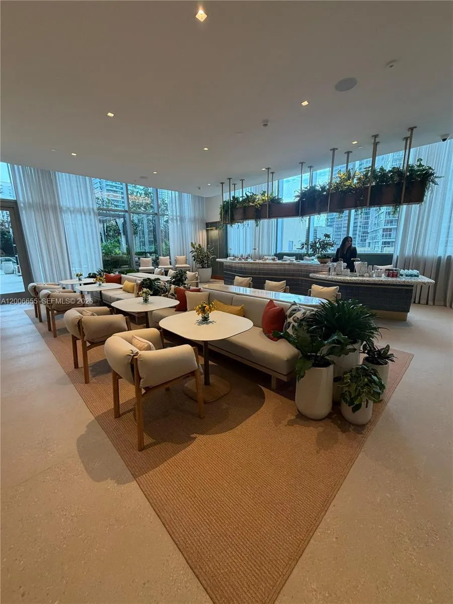 77 Se 5 Street 1904, Miami, Florida 33131, Miami, Florida 33131, ,1 BathroomBathrooms,Residential Lease,For Rent,77 Se 5 Street 1904, Miami, Florida 33131,A12006655