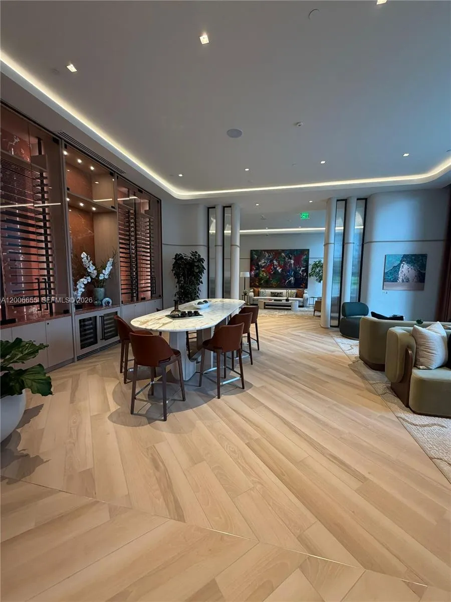 77 Se 5 Street 1904, Miami, Florida 33131, Miami, Florida 33131, ,1 BathroomBathrooms,Residential Lease,For Rent,77 Se 5 Street 1904, Miami, Florida 33131,A12006655