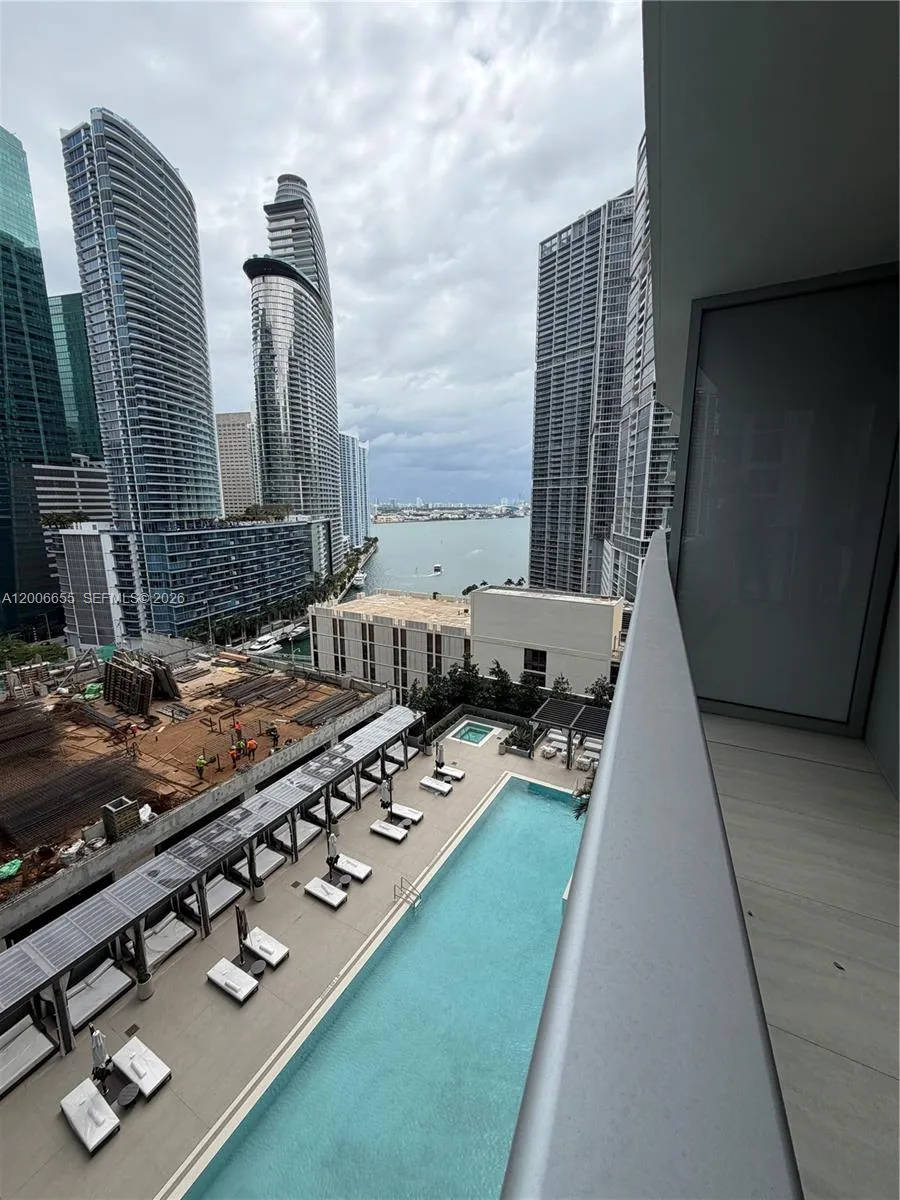 77 Se 5 Street 1904, Miami, Florida 33131, Miami, Florida 33131, ,1 BathroomBathrooms,Residential Lease,For Rent,77 Se 5 Street 1904, Miami, Florida 33131,A12006655