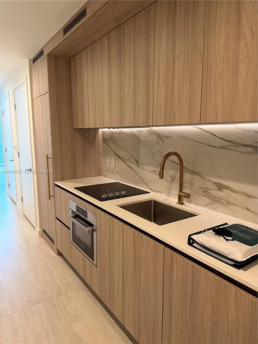 77 Se 5 Street 1904, Miami, Florida 33131, Miami, Florida 33131, ,1 BathroomBathrooms,Residential Lease,For Rent,77 Se 5 Street 1904, Miami, Florida 33131,A12006655