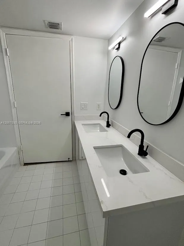 450 S Park Rd 5-307, Hollywood, Florida 33021, Hollywood, Florida 33021, 3 Bedrooms Bedrooms, ,2 BathroomsBathrooms,Residential Lease,For Rent,450 S Park Rd 5-307, Hollywood, Florida 33021,A12007033