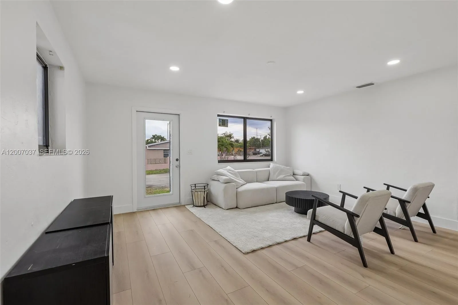 6595 Sw 31st St, Miami, Florida 33155, Miami, Florida 33155, 2 Bedrooms Bedrooms, ,1 BathroomBathrooms,Residential,For Sale,6595 Sw 31st St, Miami, Florida 33155,A12007037