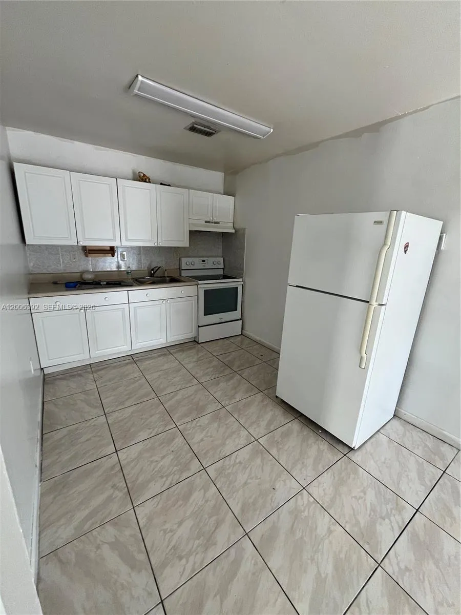 334 E 21st St 5, Hialeah, Florida 33010, Hialeah, Florida 33010, 2 Bedrooms Bedrooms, ,1 BathroomBathrooms,Residential Lease,For Rent,334 E 21st St 5, Hialeah, Florida 33010,A12006392