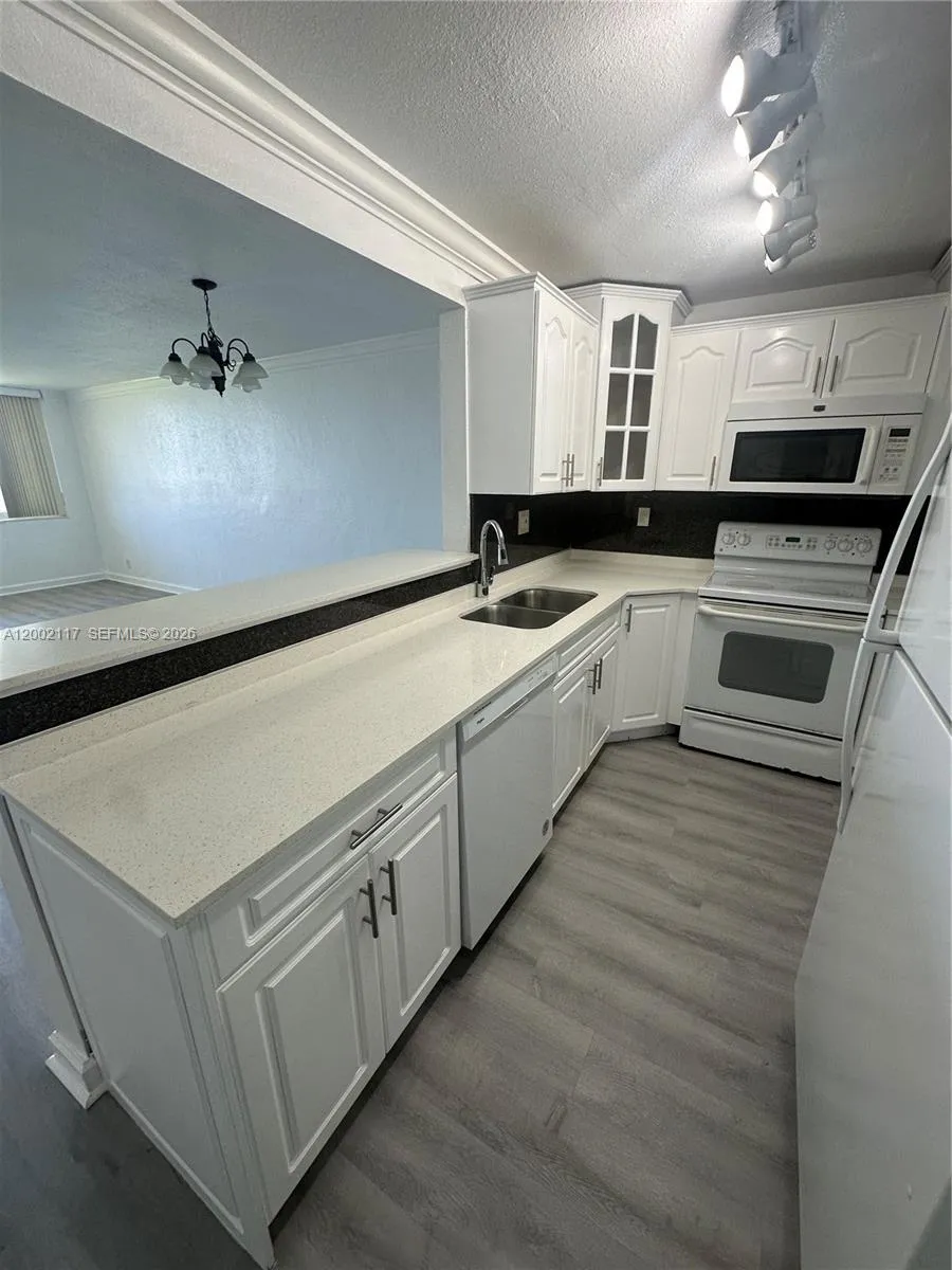 9001 Sw 77th Ave C702, Miami, Florida 33156, Miami, Florida 33156, 3 Bedrooms Bedrooms, ,2 BathroomsBathrooms,Residential Lease,For Rent,9001 Sw 77th Ave C702, Miami, Florida 33156,A12002117