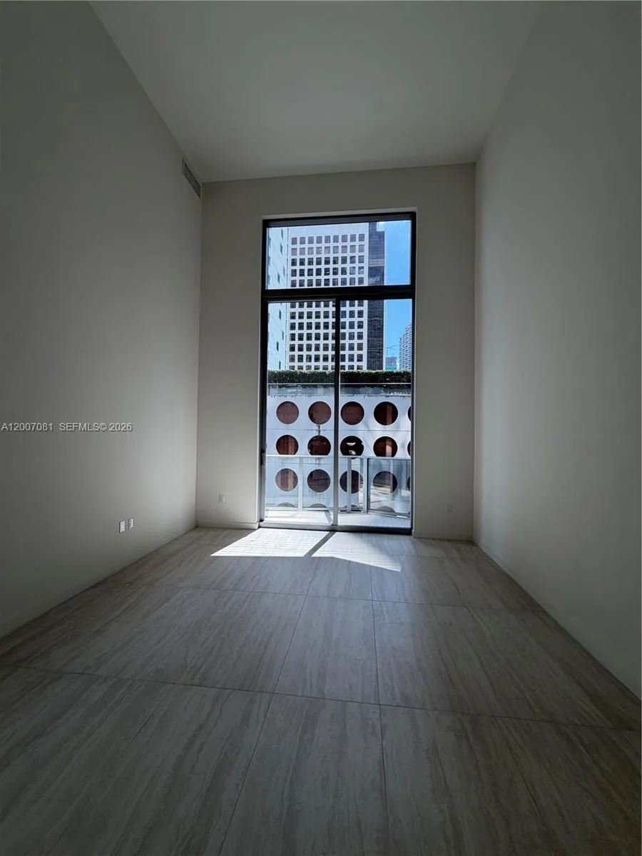 77 Se 5th Street 1014, Miami, Florida 33131, Miami, Florida 33131, 1 Bedroom Bedrooms, ,1 BathroomBathrooms,Residential Lease,For Rent,77 Se 5th Street 1014, Miami, Florida 33131,A12007081