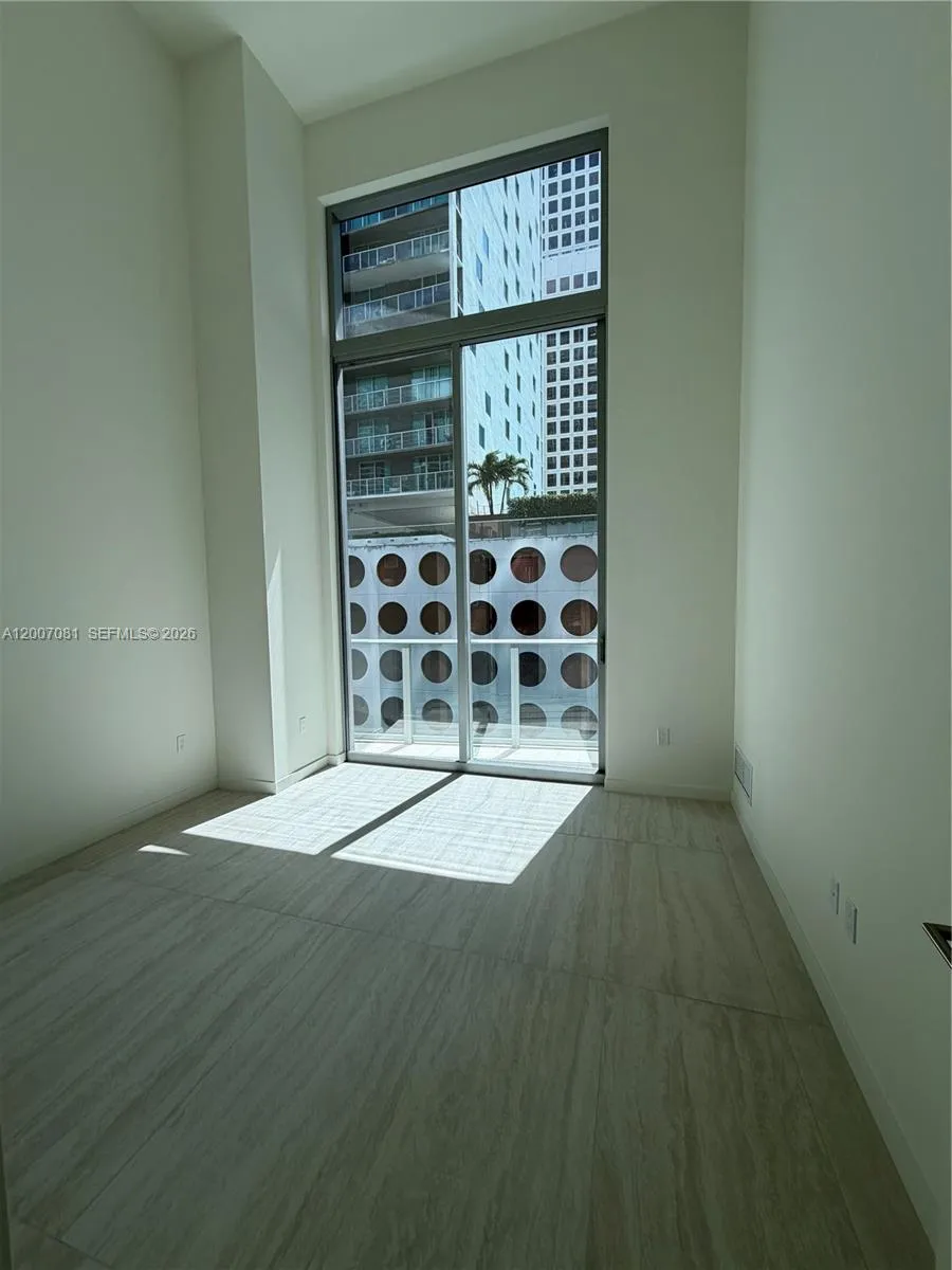 77 Se 5th Street 1014, Miami, Florida 33131, Miami, Florida 33131, 1 Bedroom Bedrooms, ,1 BathroomBathrooms,Residential Lease,For Rent,77 Se 5th Street 1014, Miami, Florida 33131,A12007081