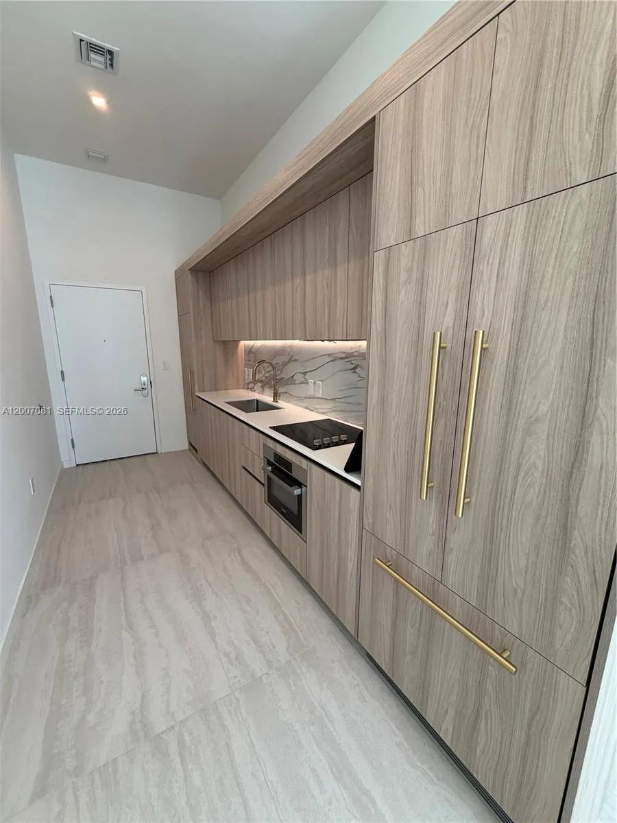 77 Se 5th Street 1014, Miami, Florida 33131, Miami, Florida 33131, 1 Bedroom Bedrooms, ,1 BathroomBathrooms,Residential Lease,For Rent,77 Se 5th Street 1014, Miami, Florida 33131,A12007081