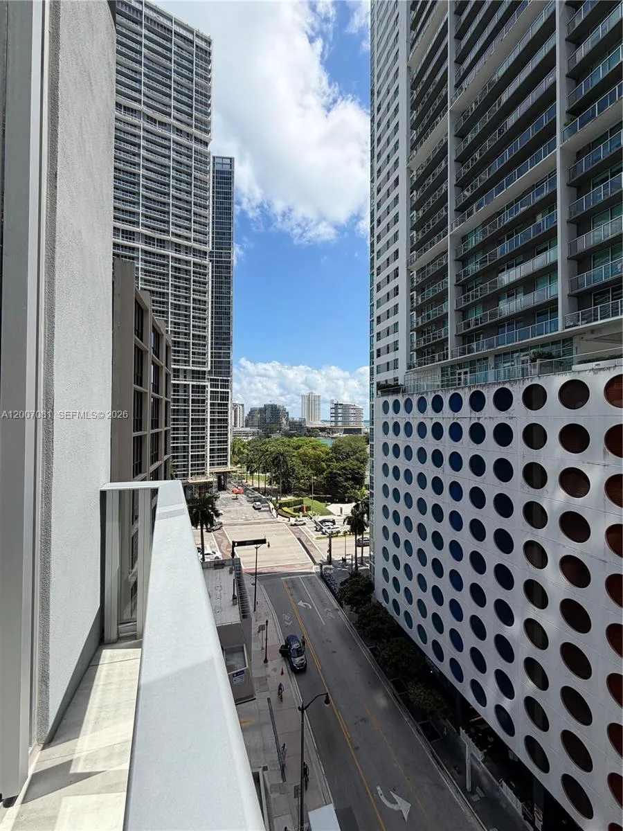 77 Se 5th Street 1014, Miami, Florida 33131, Miami, Florida 33131, 1 Bedroom Bedrooms, ,1 BathroomBathrooms,Residential Lease,For Rent,77 Se 5th Street 1014, Miami, Florida 33131,A12007081