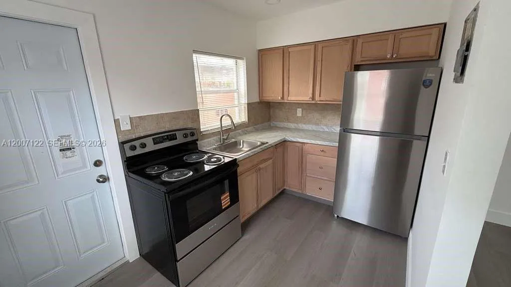 2316 Madison St 6, Hollywood, Florida 33020, Hollywood, Florida 33020, ,1 BathroomBathrooms,Residential Lease,For Rent,2316 Madison St 6, Hollywood, Florida 33020,A12007122