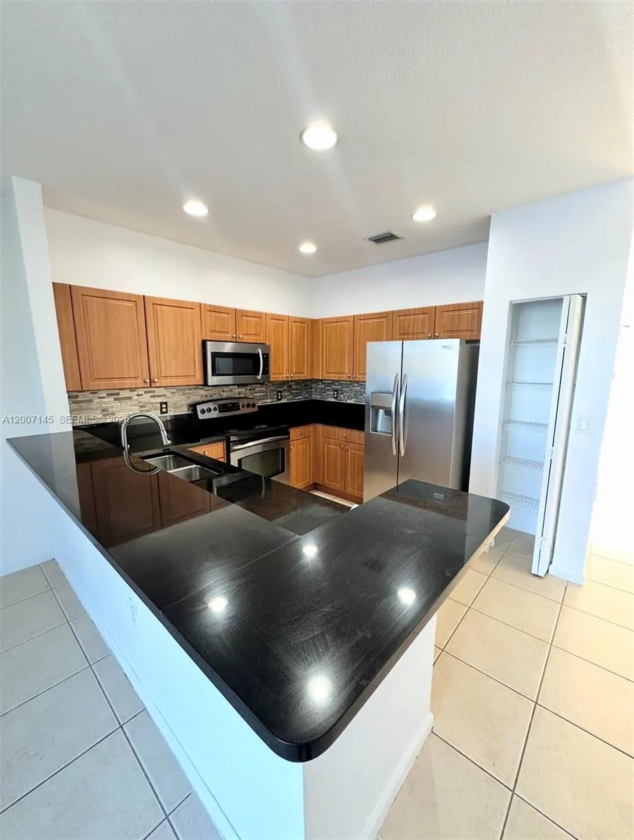 2641 Sw 83rd Ave 102, Miramar, Florida 33025, Miramar, Florida 33025, 3 Bedrooms Bedrooms, ,2 BathroomsBathrooms,Residential Lease,For Rent,2641 Sw 83rd Ave 102, Miramar, Florida 33025,A12007145